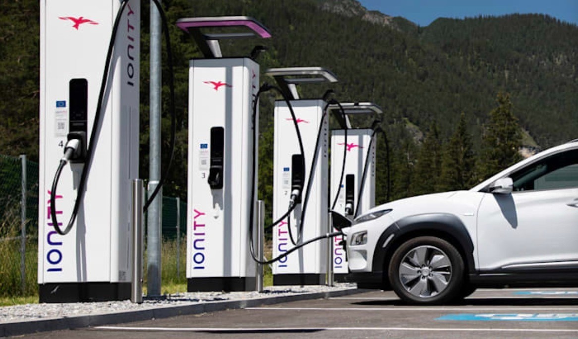 新能源充電樁充當(dāng)節(jié)能減排的環(huán)保影響力先驅(qū)！