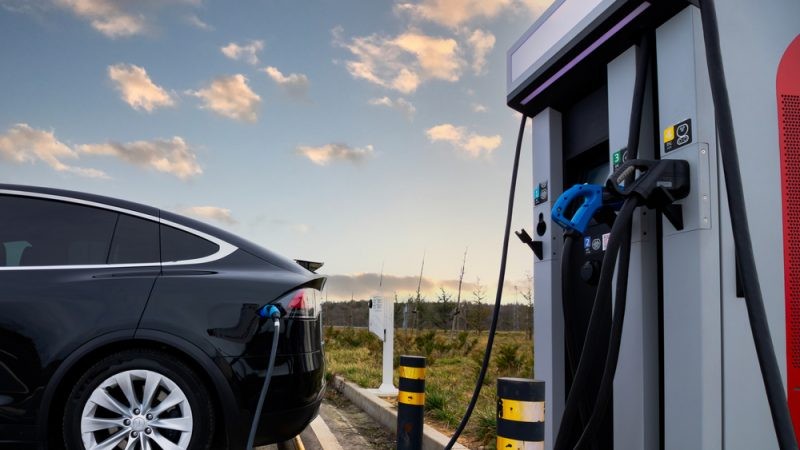 汽車充電樁加盟費用大公開，讓你投資更明智！